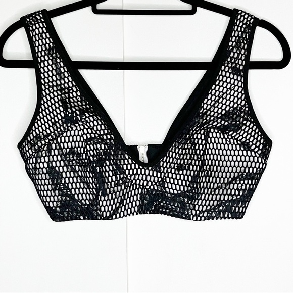 Stylestalker Supernova Crop Top - Picture 1 of 4